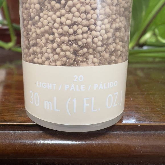 2X Covergirl Simply Ageless Skin‎ Perfector Essence Foundation, 20 light - Picture 3 of 5